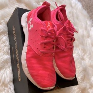 Under armour women’s shoes pink size 7.5